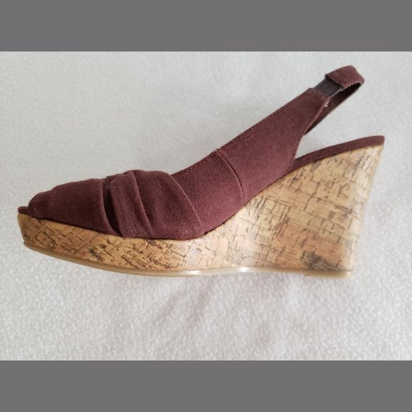 NWT American Eagle Peep Toe, Slingback Wedge Shoe - Picture 3 of 6